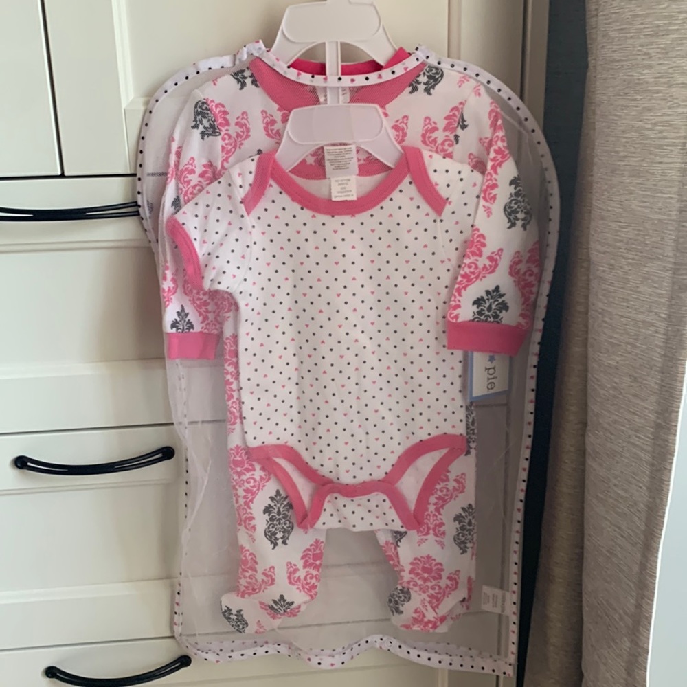 Baby girls onesie & pjs